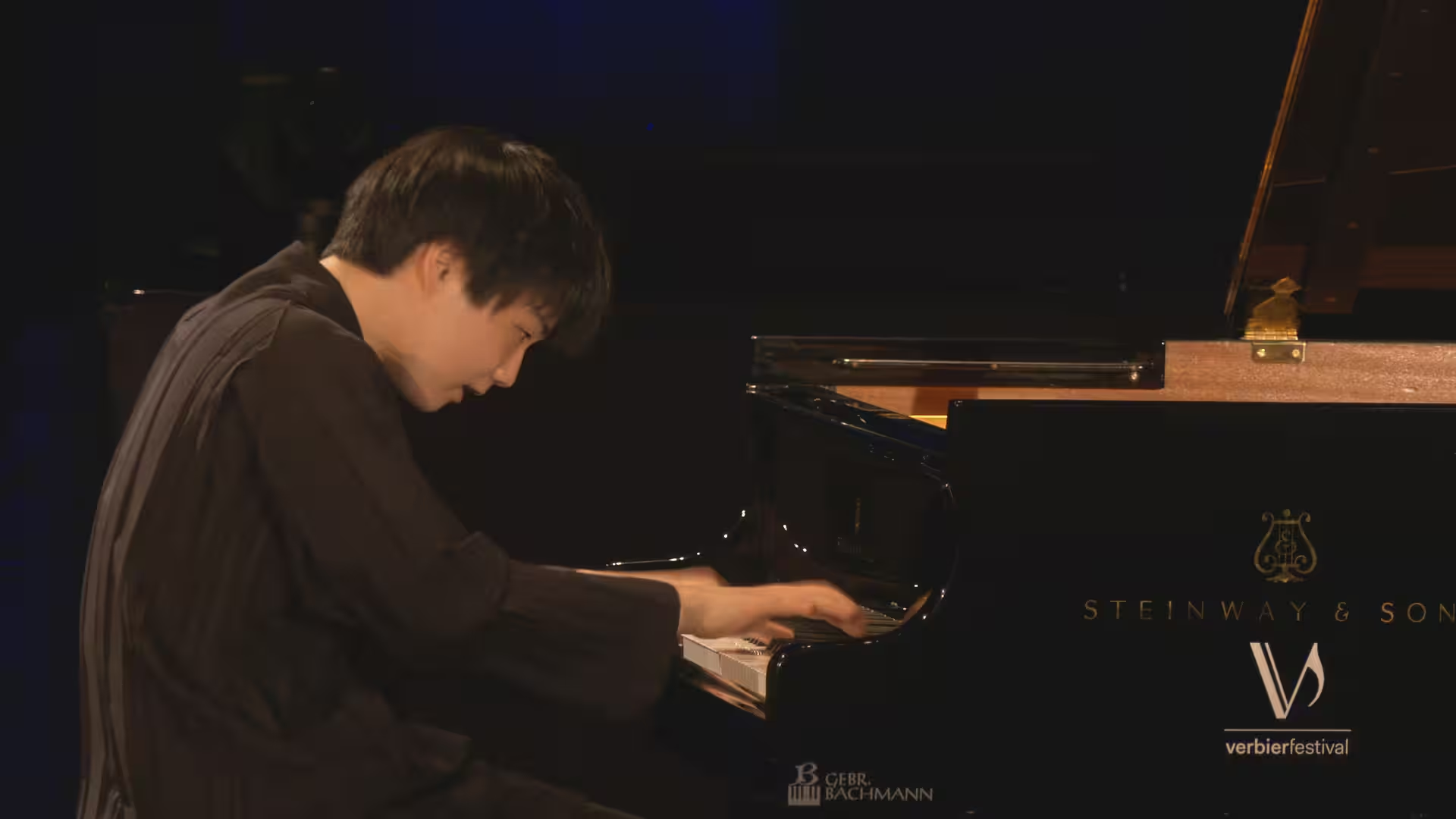 【伝説の記録】藤田真央 ヴェルビエ音楽祭での奇跡|モーツァルト全曲演奏からチャイコフスキーコンクールまで